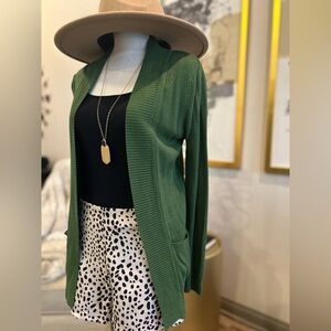 Pink Lily cardigan with front pockets. (Bundle pink lily cardigans & save!)😊